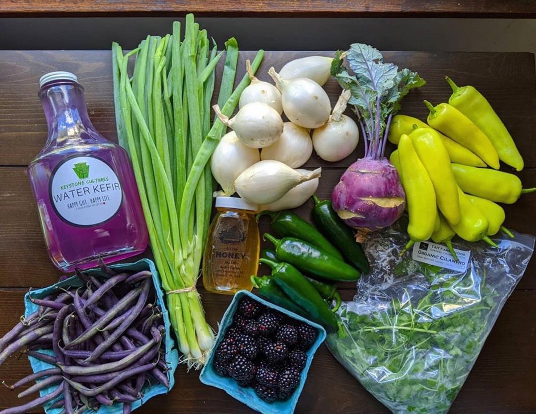 Check out these #farmersmarketfinds from destinations like @taitfarmfoods, @beetreeberryfarm and @ardryfarms 