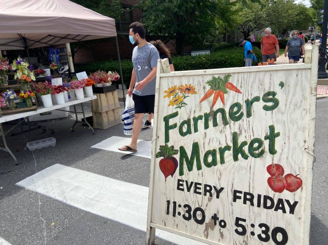 In Downtown State College, seasonal eating is just a short walk away with farmers markets twice a week, and our independently owned restaurants which use locally grown and sourced food. Our markets are attended by a selection of local farms and artisans. 