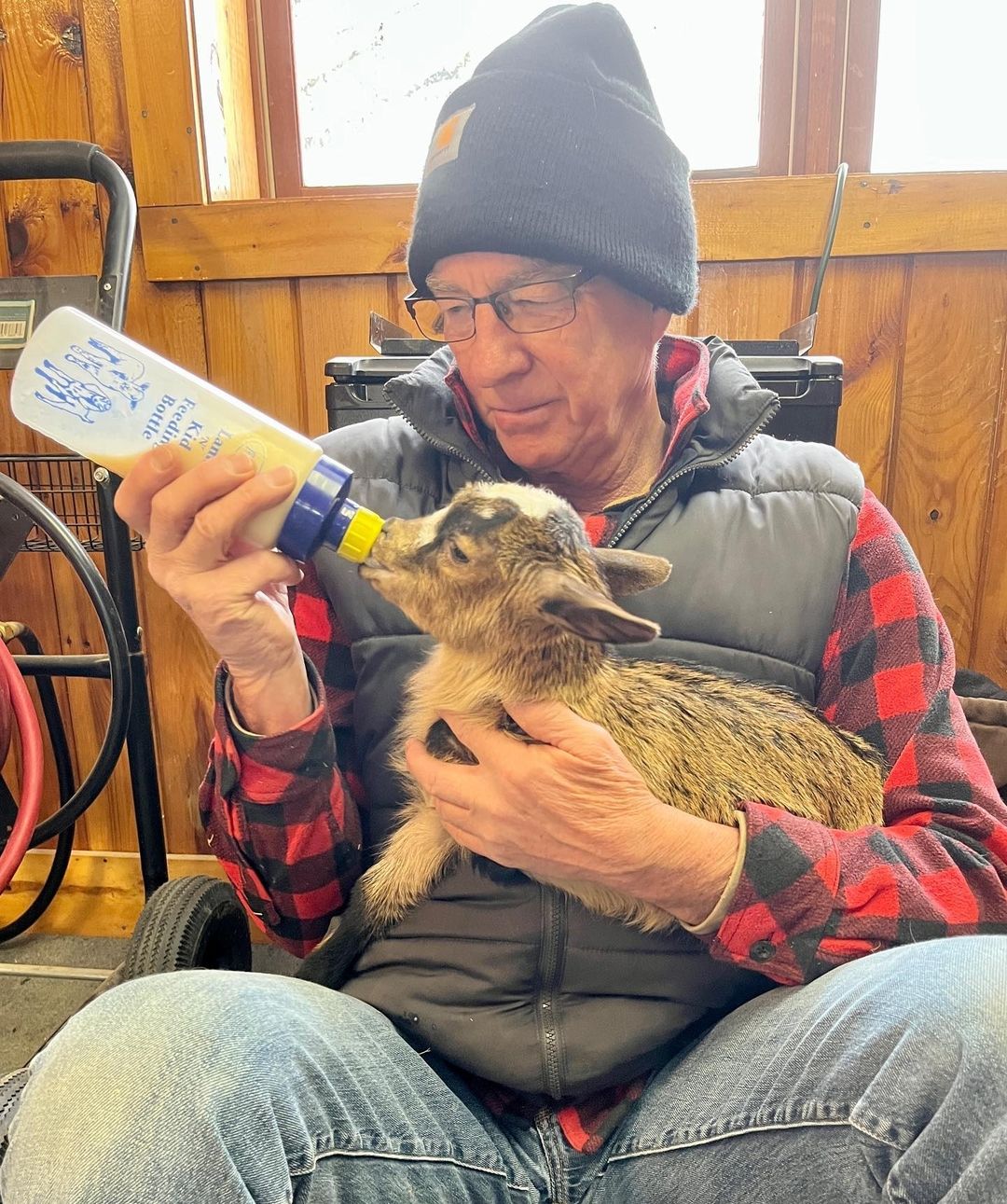 Looking for a #HVAgventures this weekend?
@nittanymeadowfarm has private goat visits and bottle feeding available Saturday and Sunday, February 26 and 27! 